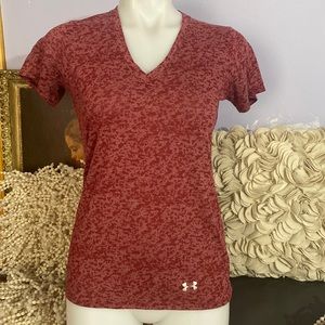Under Armour semi fitted v-neck size small